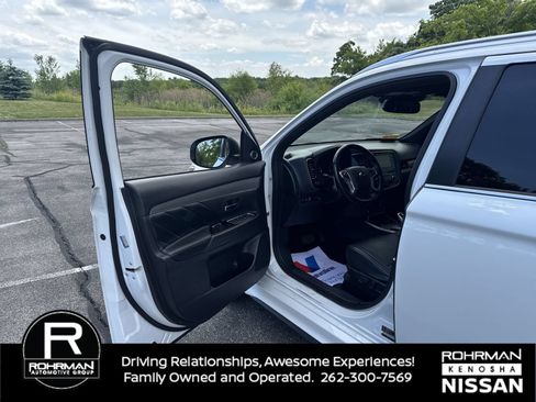 Used 2019 Mitsubishi Outlander SEL AWD/4WD image 10