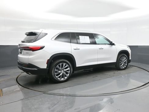 Used 2025 Buick Enclave Preferred w/ Power Package image 7