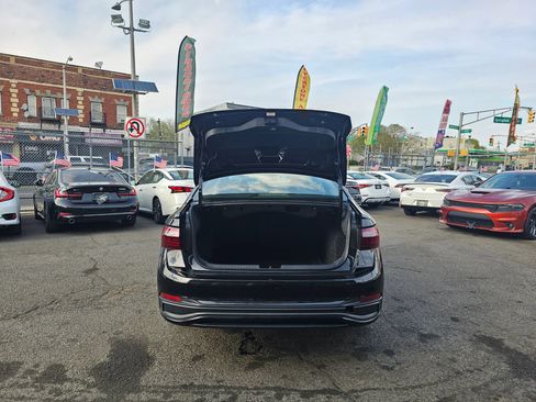 Used 2022 Volkswagen Jetta SE image 8