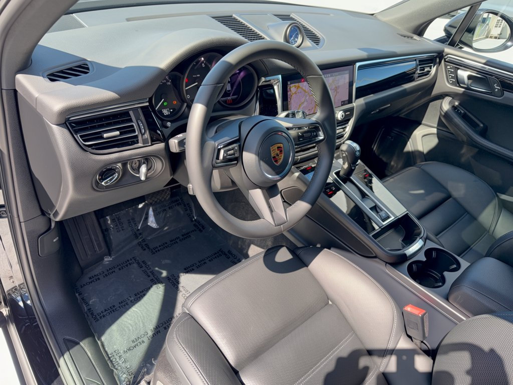 Certified 2026 Porsche Macan AWD/4WD image 4