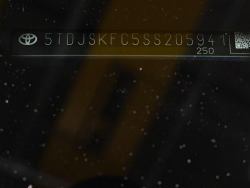 Used 2025 Toyota Sienna XLE image 31