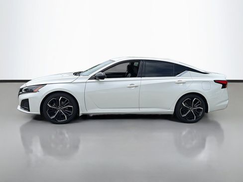 Used 2023 Nissan Altima 2.5 SR FWD image 8