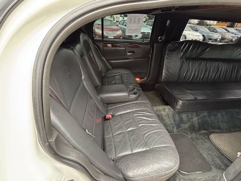 Used 2001 Lincoln Town Car Executive image 15