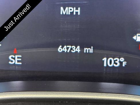 Used 2023 Chrysler Pacifica Touring-L FWD image 38