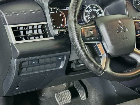 Used 2024 Mitsubishi Outlander SE image 17