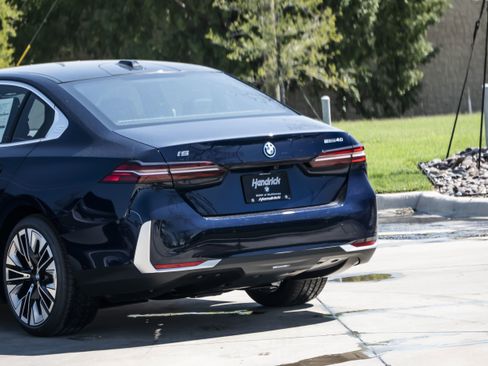 New 2026 BMW i5 eDrive40 w/ Executive Package image 6