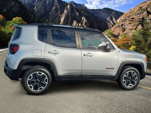 Used 2016 Jeep Renegade Trailhawk w/ Premium Trailhawk Package AWD/4WD image 2