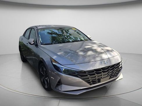 Used 2023 Hyundai Elantra SEL w/ Convenience Package FWD image 4