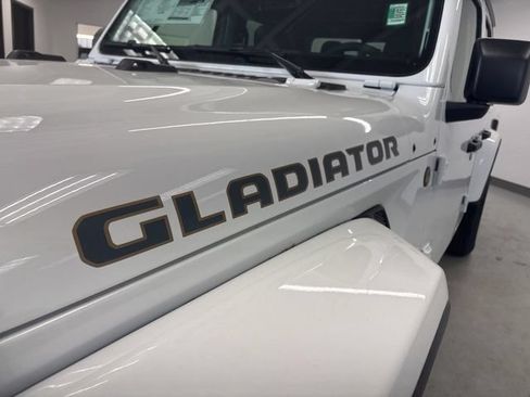 New 2026 Jeep Gladiator Sport AWD/4WD image 4