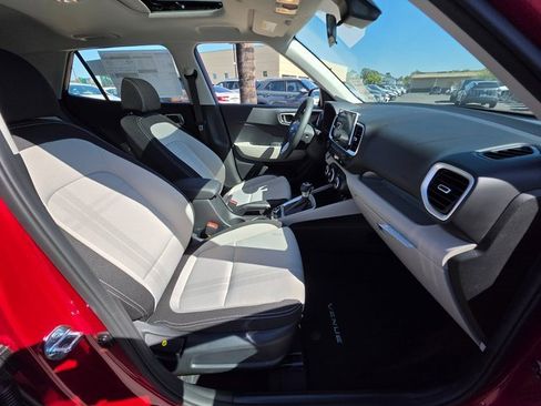 New 2025 Hyundai Venue SEL image 10