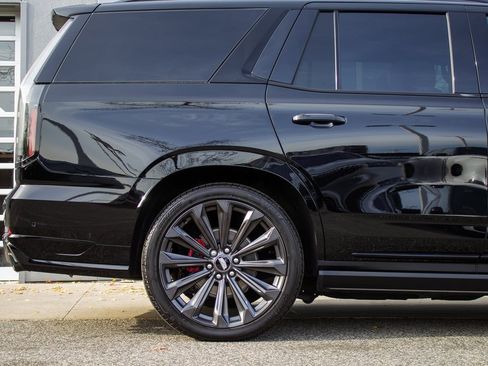 Used 2025 Cadillac Escalade V image 6