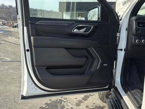 Used 2022 GMC Yukon SLT w/ SLT Premium Package image 12