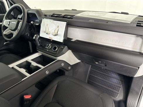 New 2026 Land Rover Defender 110 X-Dynamic SE image 34