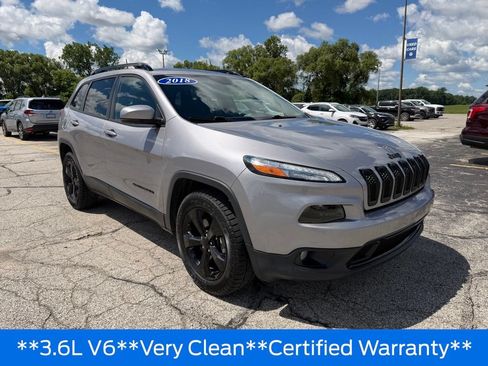 Used 2018 Jeep Cherokee Limited w/ Luxury Group AWD/4WD image 3