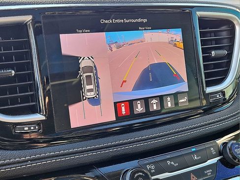 Used 2022 Chrysler Pacifica Limited image 22