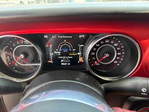 Used 2021 Jeep Gladiator Rubicon w/ Trailer Tow Package AWD/4WD image 6