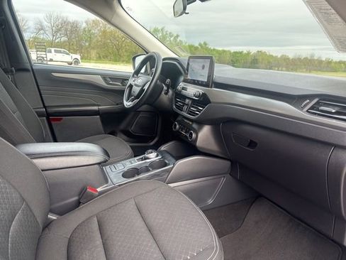 Used 2025 Ford Escape Active AWD/4WD image 17