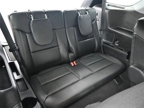 Used 2022 Ford Explorer XLT w/ Equipment Group 202A image 10