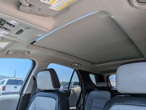 Used 2018 Chevrolet Equinox Premier FWD image 16