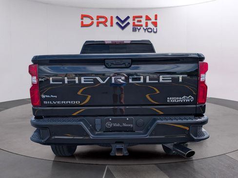 Used 2024 Chevrolet Silverado 2500 High Country w/ High Country Premium Package AWD/4WD image 4