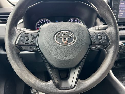 Used 2020 Toyota RAV4 XLE image 23