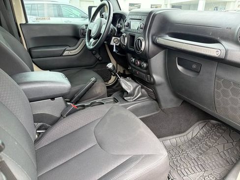 Used 2018 Jeep Wrangler Sport w/ Connectivity Group AWD/4WD image 21