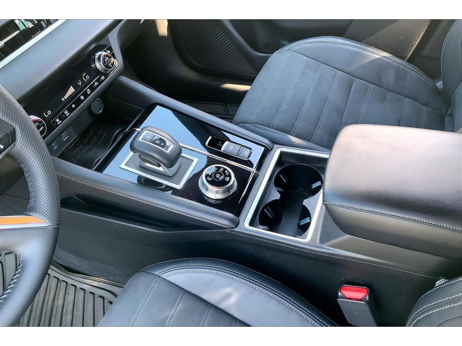 Used 2023 Mitsubishi Outlander SE Black Edition AWD/4WD image 16