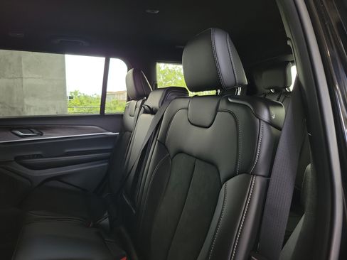 New 2026 Jeep Grand Cherokee L 2WD image 8
