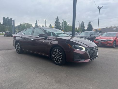 Used 2024 Nissan Altima 2.5 SV w/ SV Premium Package FWD image 1