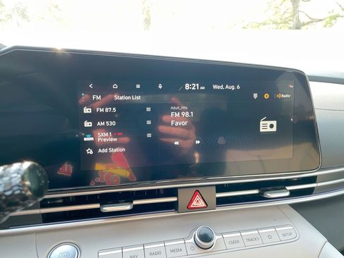 New 2025 Hyundai Elantra Limited image 41