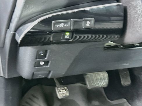 Used 2022 Toyota Prius Prime LE FWD image 11