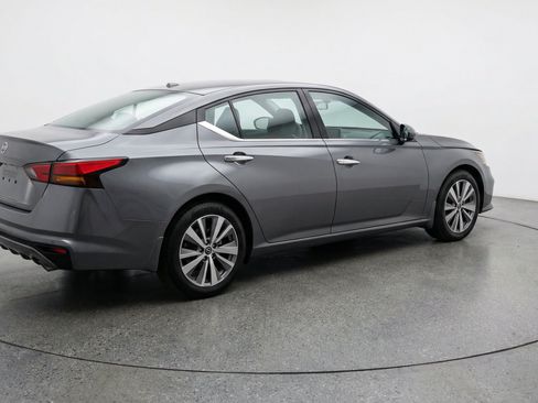 Used 2025 Nissan Altima 2.5 SV FWD image 9