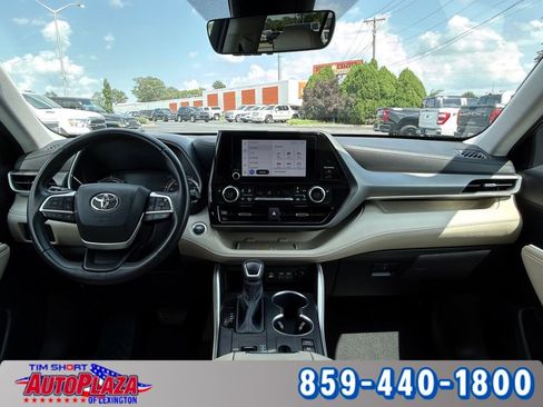 Used 2025 Toyota Highlander XLE AWD/4WD image 14