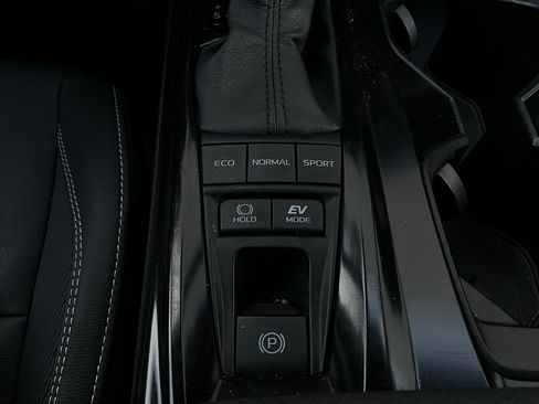 Used 2025 Toyota Camry SE image 23