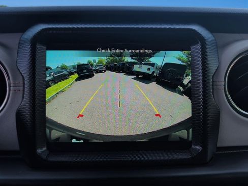 Used 2021 Jeep Wrangler Unlimited Sahara AWD/4WD image 24
