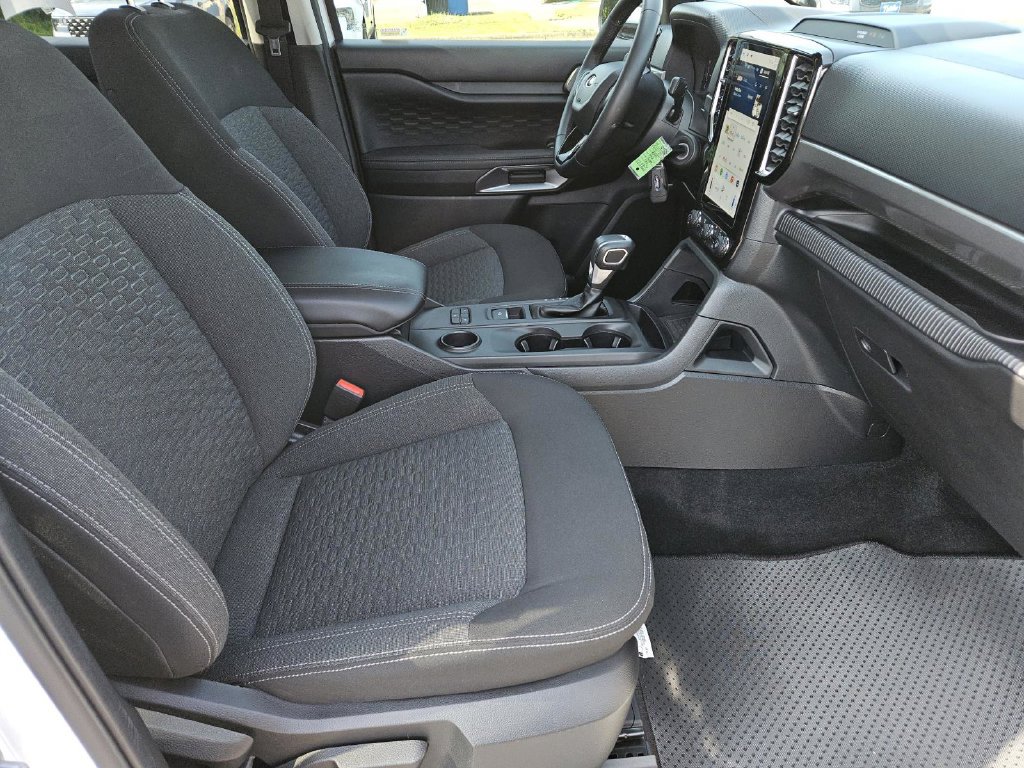 Used 2025 Ford Ranger XLT w/ Chrome Accent Package RWD image 27