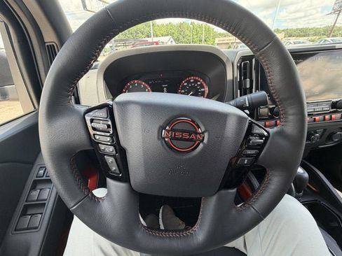 Used 2025 Nissan Frontier Pro-X w/ Pro Convenience Package RWD image 17