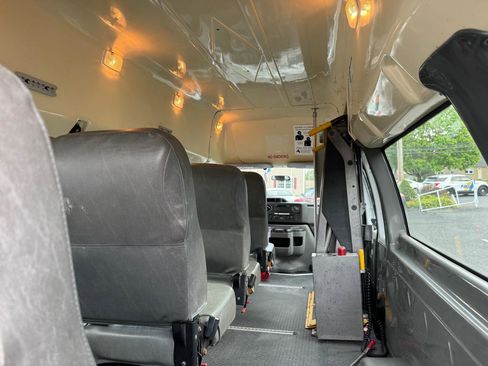 Used 2009 Ford E-250 and Econoline 250 Extended RWD image 17