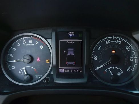 Used 2019 Toyota Tacoma TRD Sport AWD/4WD image 16
