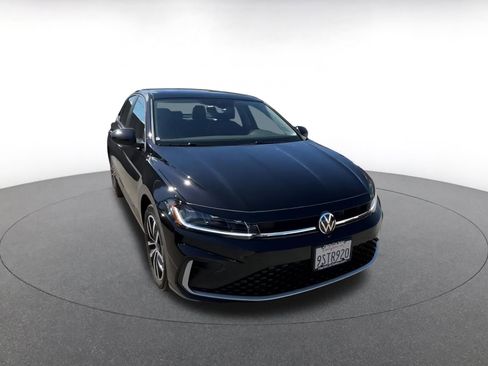 Used 2025 Volkswagen Jetta SE image 3