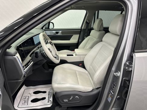 Certified 2024 Hyundai Santa Fe Limited image 9