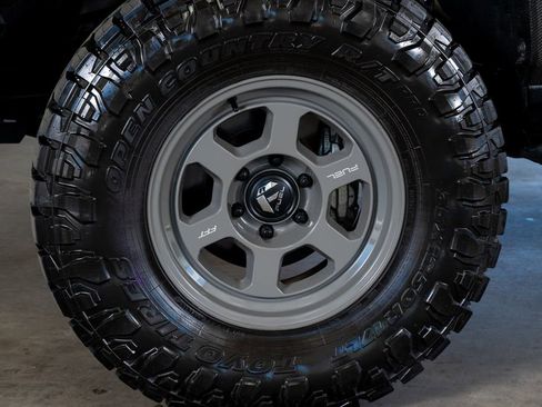 Used 2024 Toyota Tacoma TRD Off-Road image 10