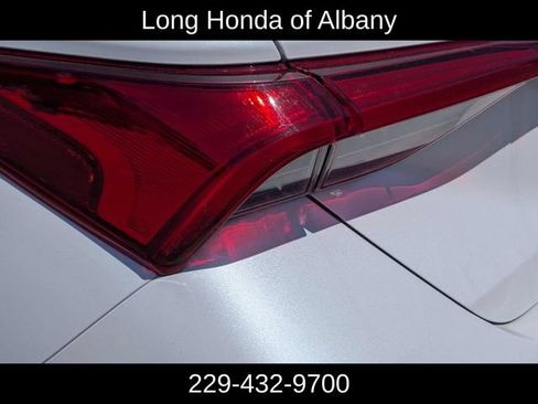 Used 2019 Toyota Avalon Limited FWD image 9