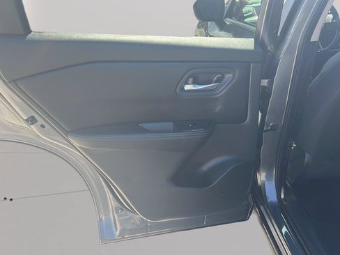 Used 2024 Nissan Rogue SV AWD/4WD image 15