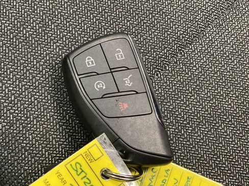 Used 2025 GMC Acadia Elevation image 27