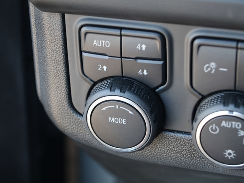 Used 2024 Chevrolet Tahoe High Country w/ Advanced Technology Package image 15