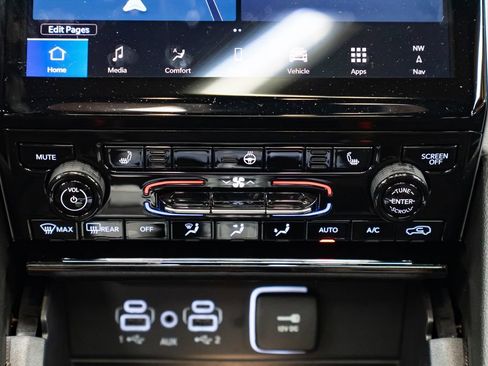 New 2025 Jeep Grand Cherokee L Limited w/ Trailer Tow Package image 13