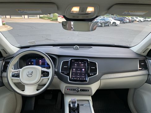 Used 2025 Volvo XC90 T8 Ultra w/ Lounge Package AWD/4WD image 11