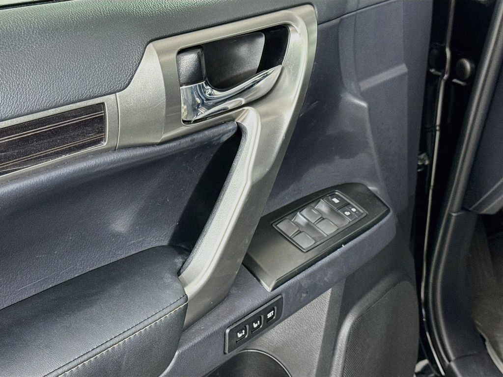 Certified 2022 Lexus GX 460 Premium w/ Accessory Package AWD/4WD image 18