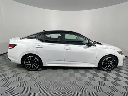 Used 2024 Nissan Sentra SR w/ SR Premium Package FWD image 2